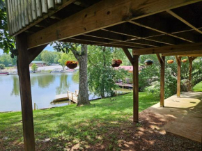LAKEFRONT Home at Lake Chickamauga! Walk to the Marina!